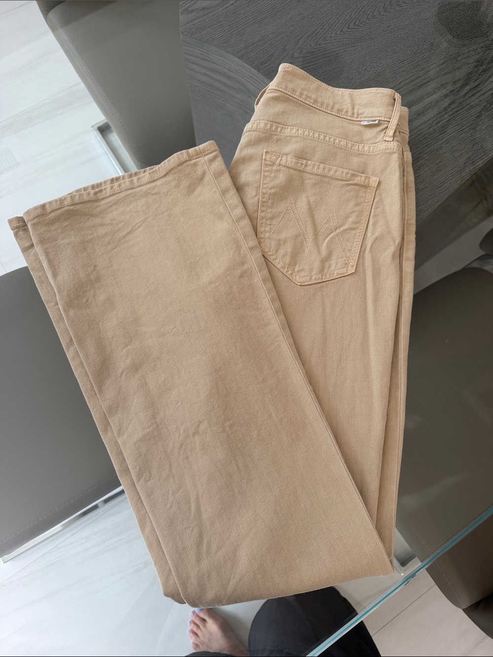 Mother Woman’s The Weekender Jeans. Tan. “Chalk it Up” size 29